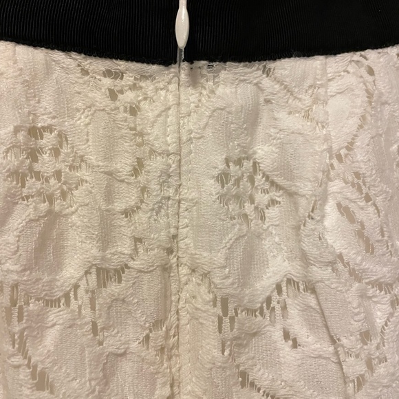 White lace skirt with ribbon waist trim by the Loft - Picture 3 of 6